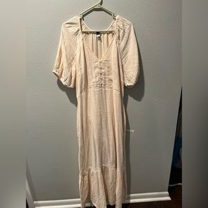 L cream tiered maxi dress with pockets
